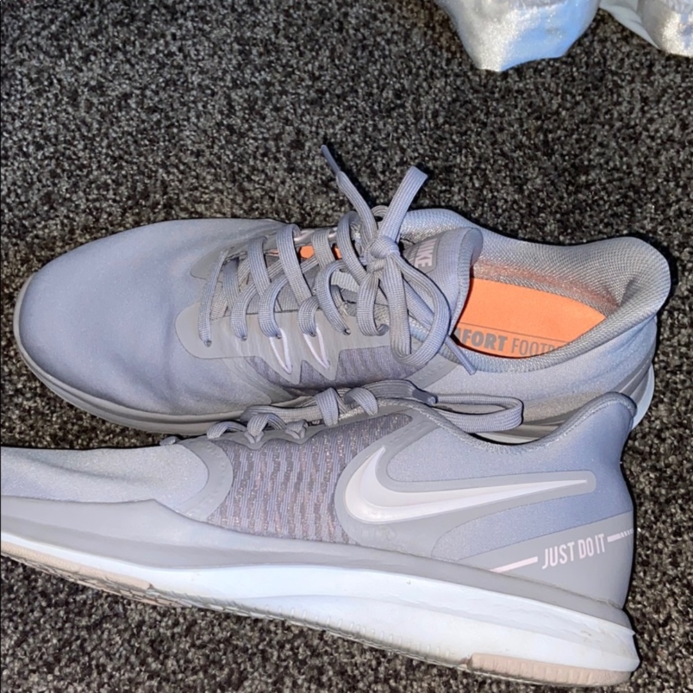 Nike tennis shoes